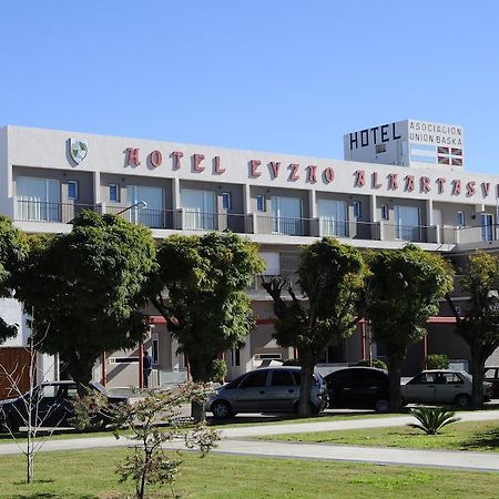 Hotel Euzko Alkartasuna Macachín Eksteriør bilde